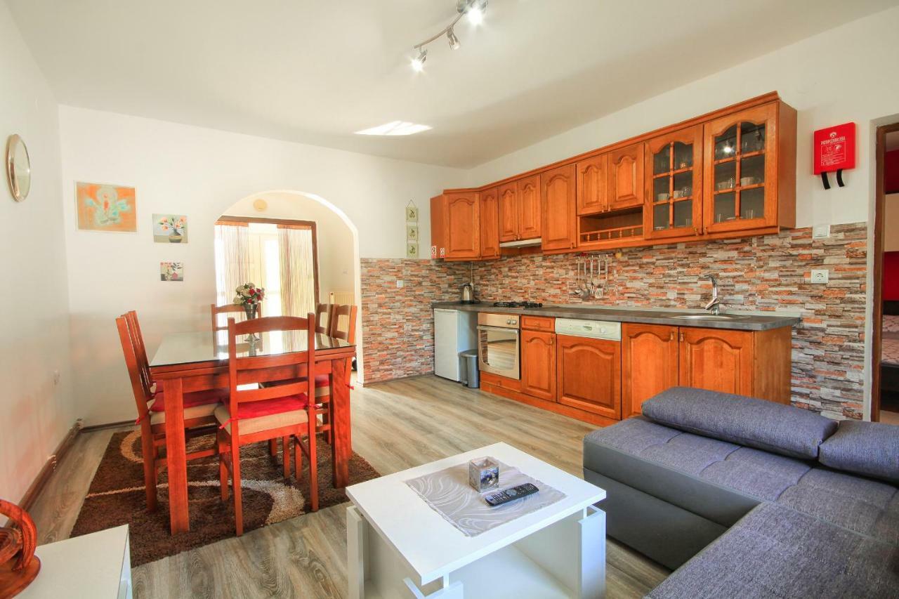 Apartman Katja Rakovica Luaran gambar